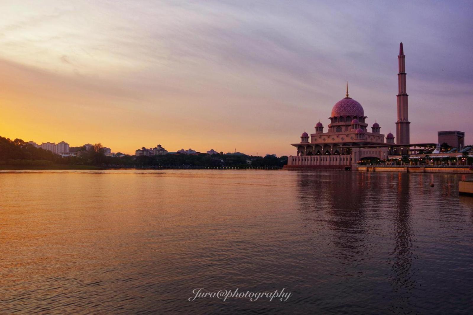 Putrajaya Transit Romestay Exterior photo